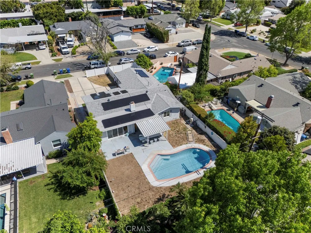 8353 Chimineas Northridge, CA 91325