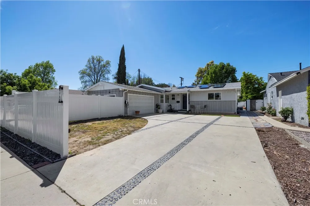 8353 Chimineas Northridge, CA 91325