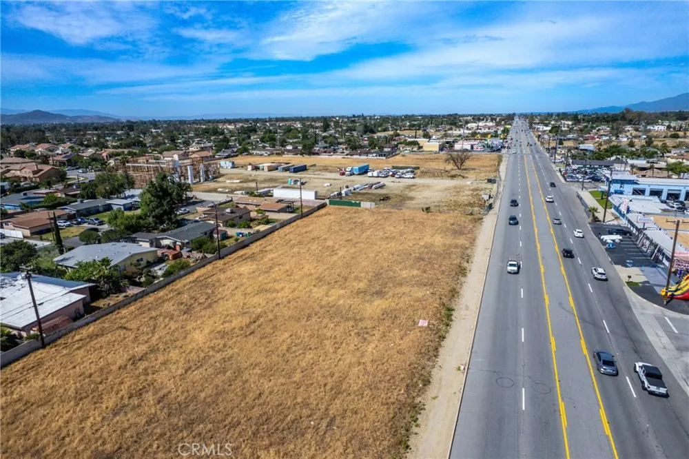 18045 Foothill Fontana, CA 92335