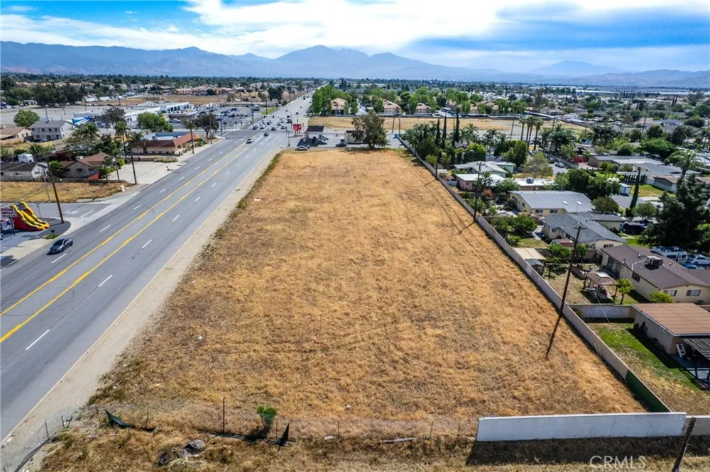 18045 Foothill Fontana, CA 92335