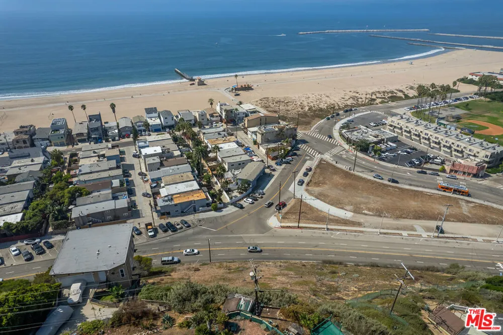 6916 Vista Del Mar Playa del Rey, CA 90293