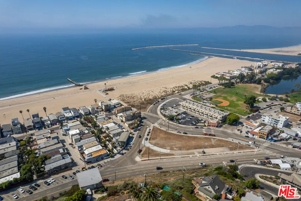 6916 Vista Del Mar Playa del Rey, CA 90293