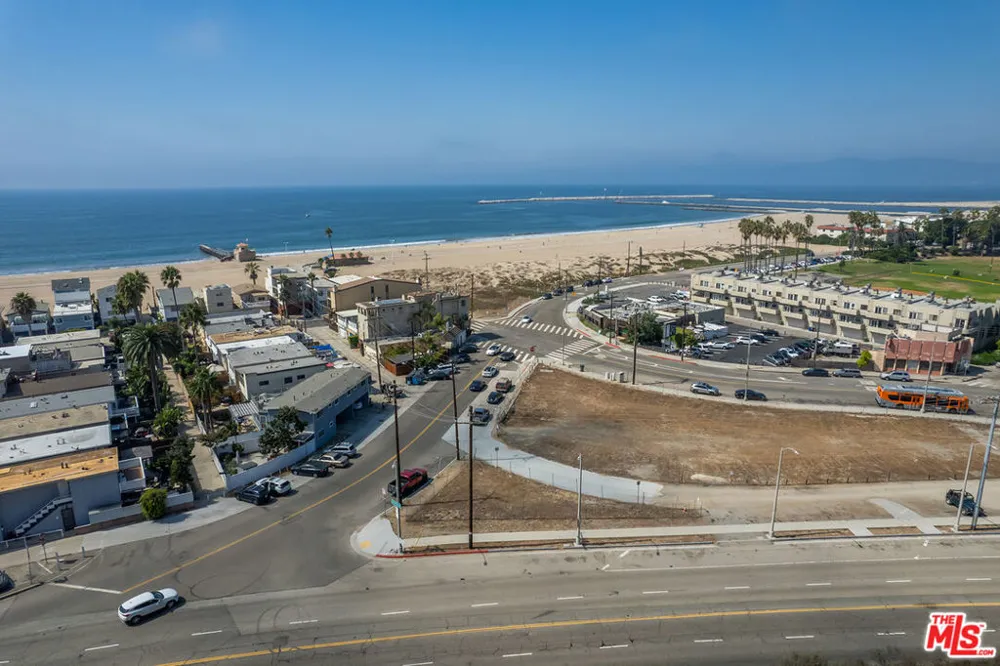 6916 Vista Del Mar Playa del Rey, CA 90293