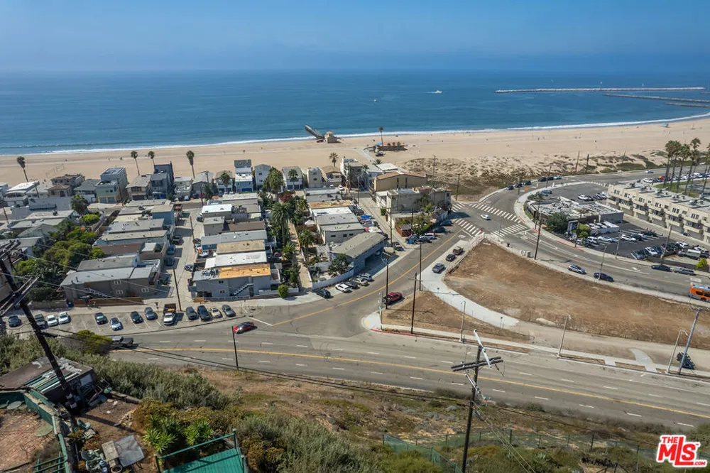 6916 Vista Del Mar Playa del Rey, CA 90293