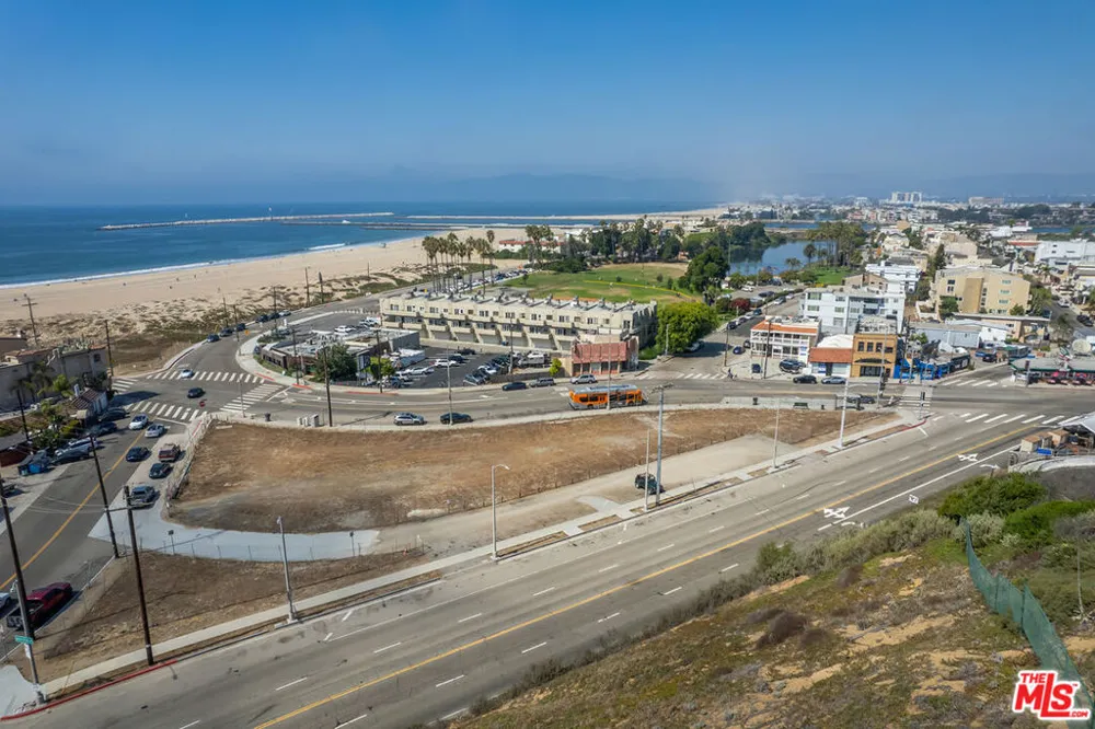 6916 Vista Del Mar Playa del Rey, CA 90293