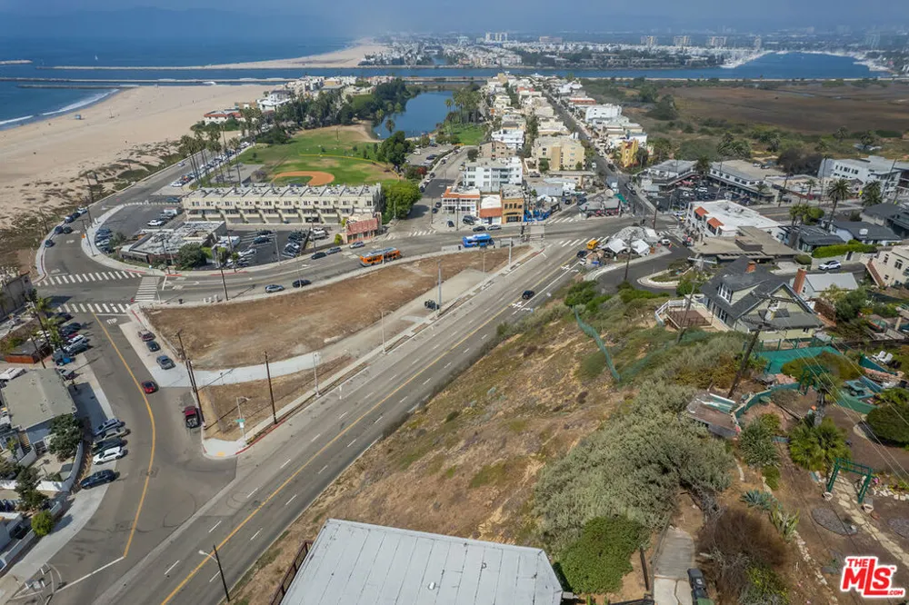 6916 Vista Del Mar Playa del Rey, CA 90293