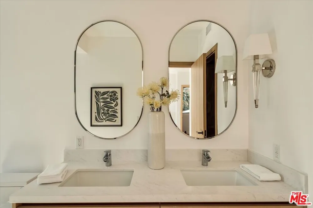 2822 Avenel Street Los Angeles, CA 90039