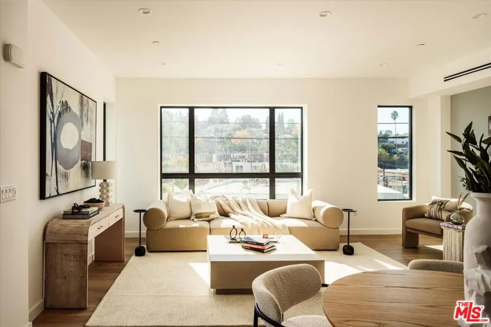 2822 Avenel Street Los Angeles, CA 90039