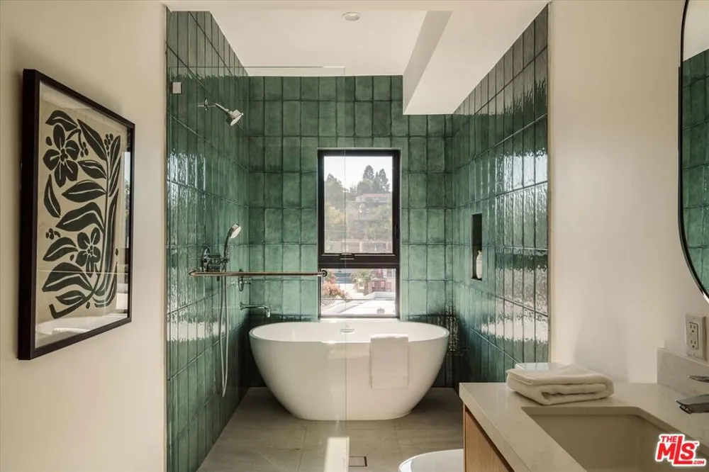 2822 Avenel Street Los Angeles, CA 90039