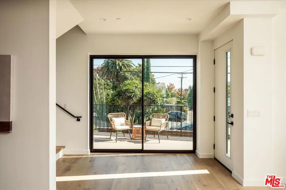 2822 Avenel Street Los Angeles, CA 90039