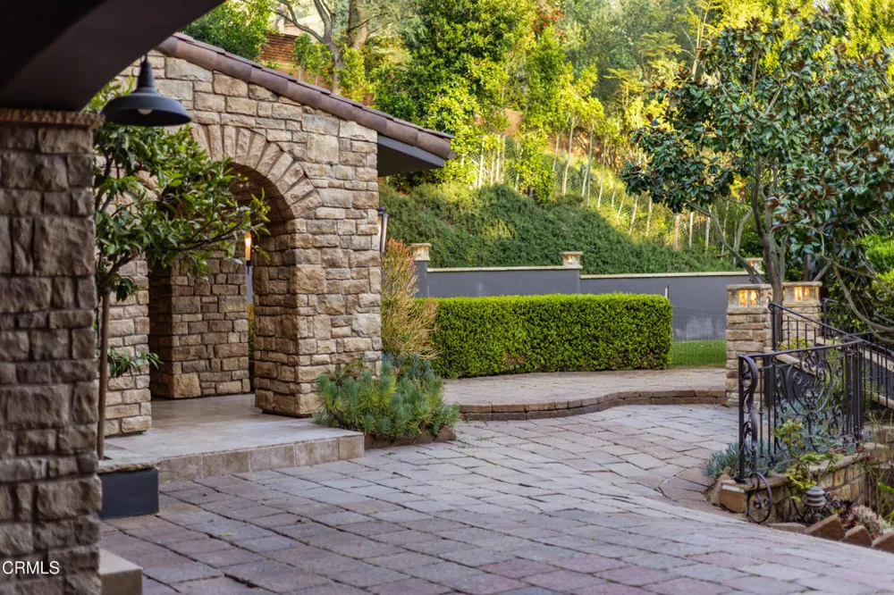 330 E Mountain Drive Montecito, CA 93108