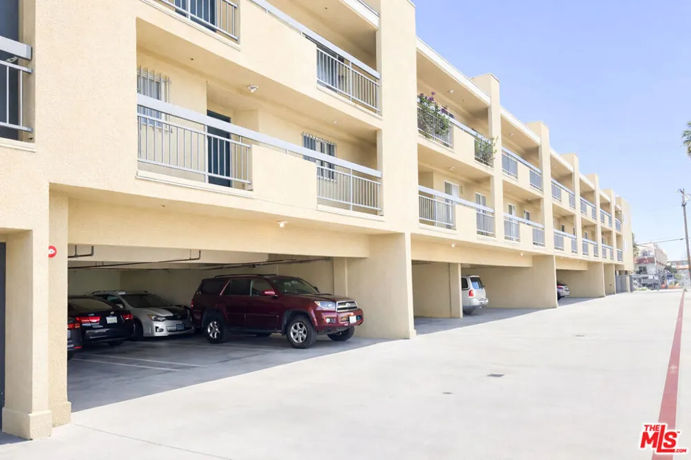9014 Burnet Avenue #208 North Hills, CA 91343