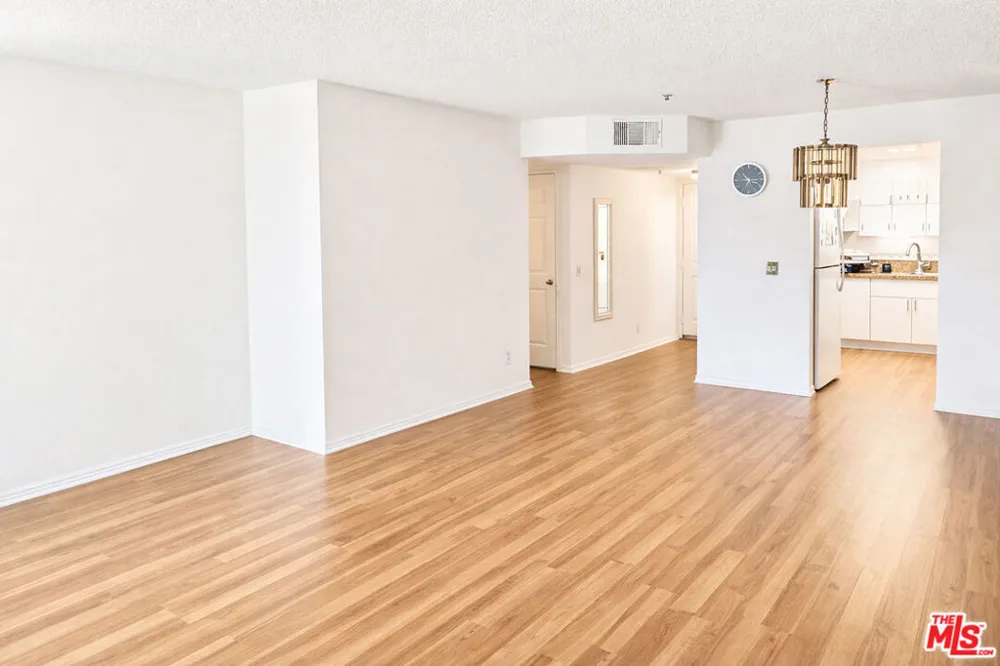 9014 Burnet Avenue #208 North Hills, CA 91343