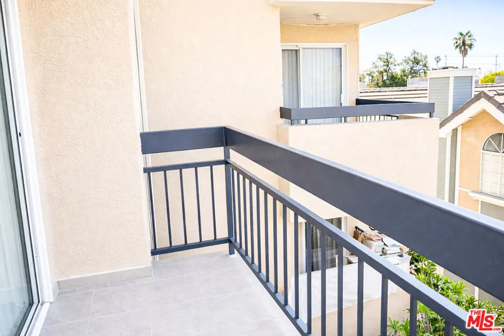 9014 Burnet Avenue #208 North Hills, CA 91343