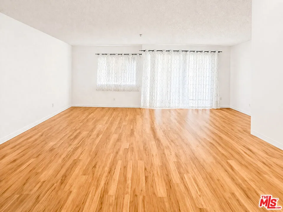 9014 Burnet Avenue #208 North Hills, CA 91343