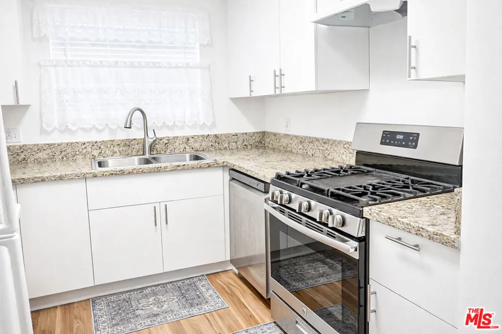 9014 Burnet Avenue #208 North Hills, CA 91343