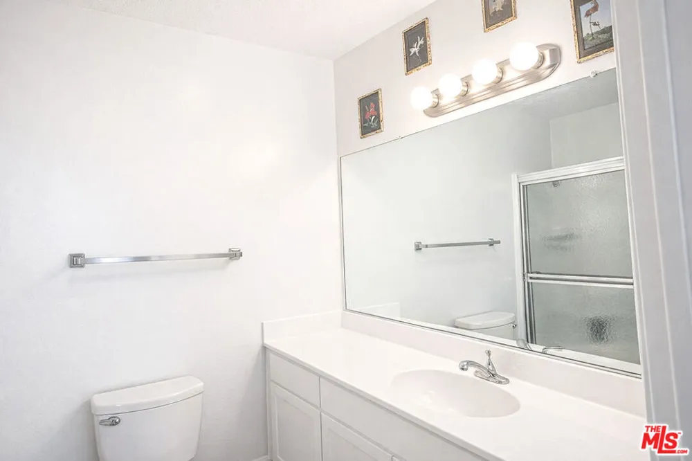 9014 Burnet Avenue #208 North Hills, CA 91343