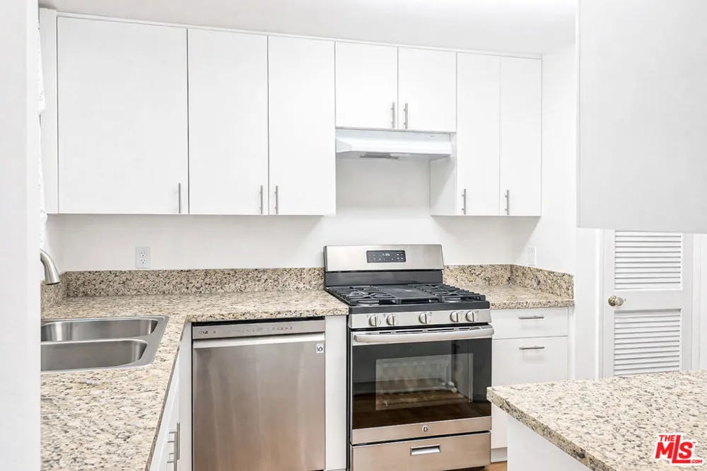 9014 Burnet Avenue #208 North Hills, CA 91343