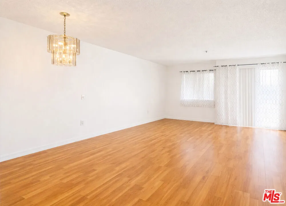 9014 Burnet Avenue #208 North Hills, CA 91343