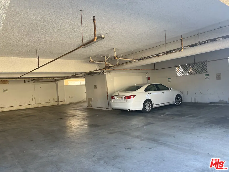 9014 Burnet Avenue #208 North Hills, CA 91343