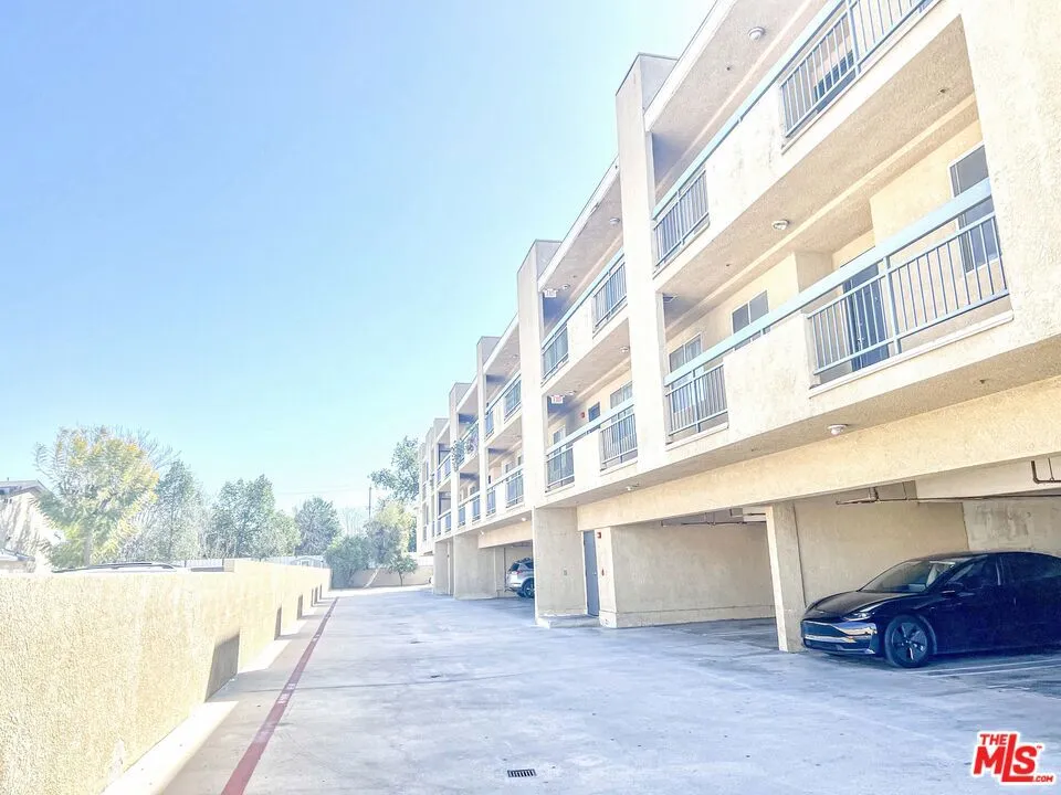 9014 Burnet Avenue #208 North Hills, CA 91343