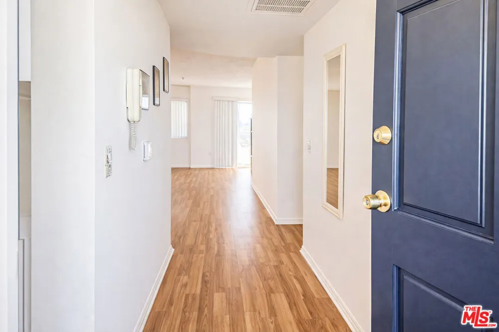 9014 Burnet Avenue #208 North Hills, CA 91343