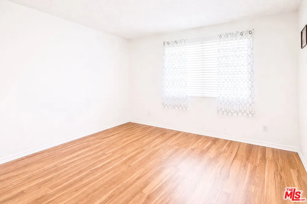 9014 Burnet Avenue #208 North Hills, CA 91343
