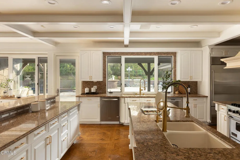 860 Flintridge Avenue La Canada Flintridge, CA 91011