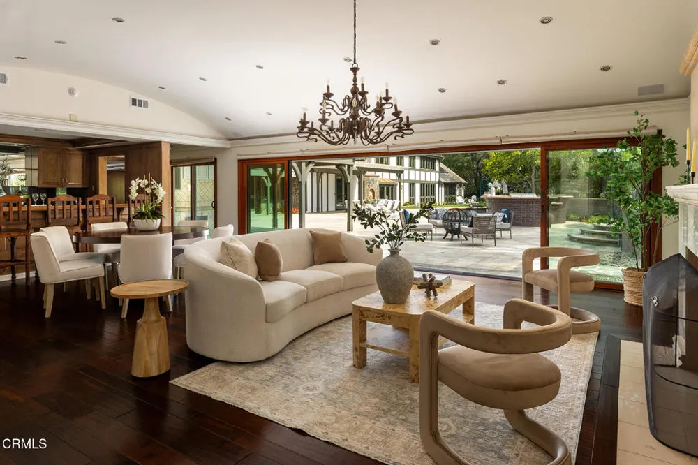860 Flintridge Avenue La Canada Flintridge, CA 91011