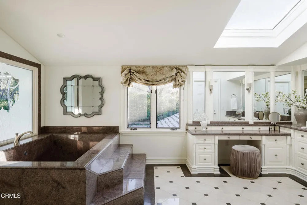 860 Flintridge Avenue La Canada Flintridge, CA 91011
