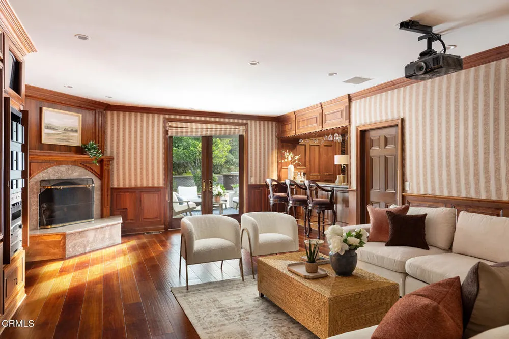 860 Flintridge Avenue La Canada Flintridge, CA 91011