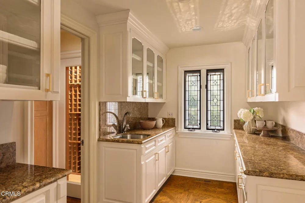860 Flintridge Avenue La Canada Flintridge, CA 91011