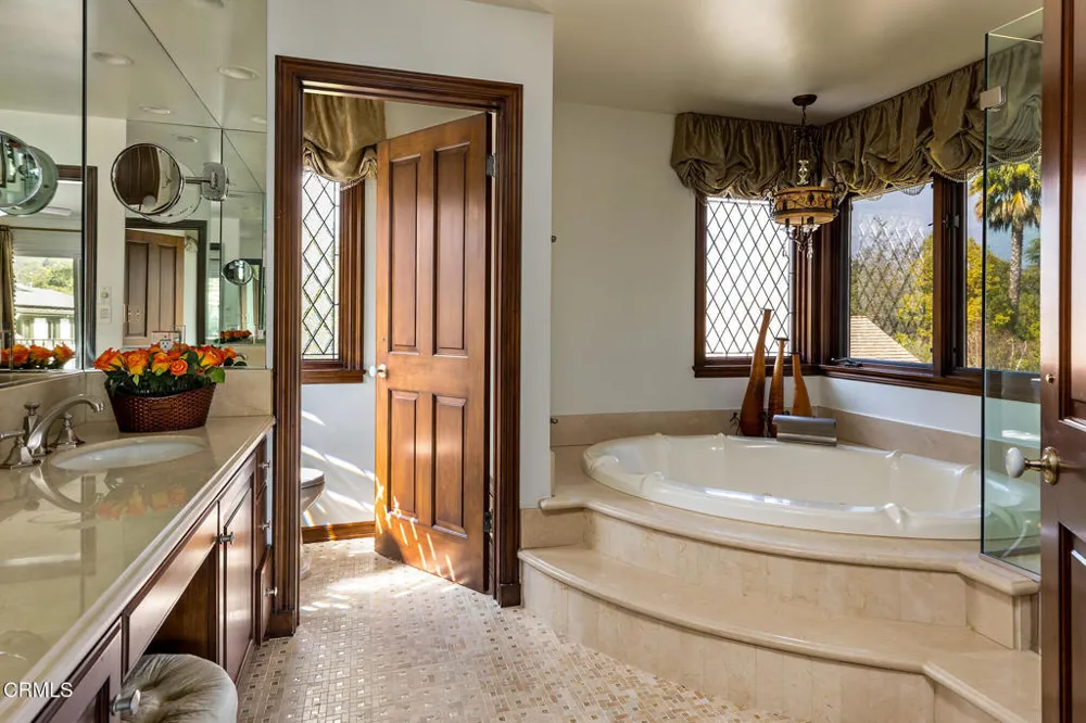 860 Flintridge Avenue La Canada Flintridge, CA 91011