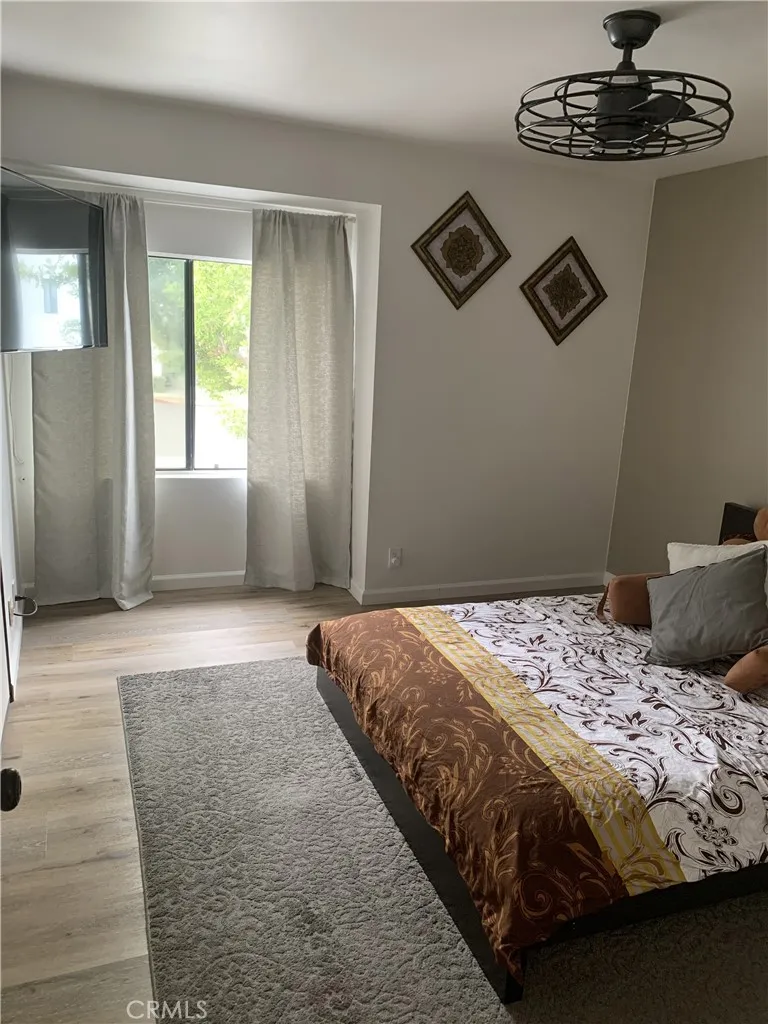 41 Fallingstar #28 Irvine, CA 92614