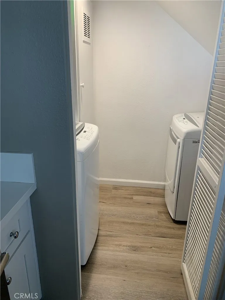 41 Fallingstar #28 Irvine, CA 92614