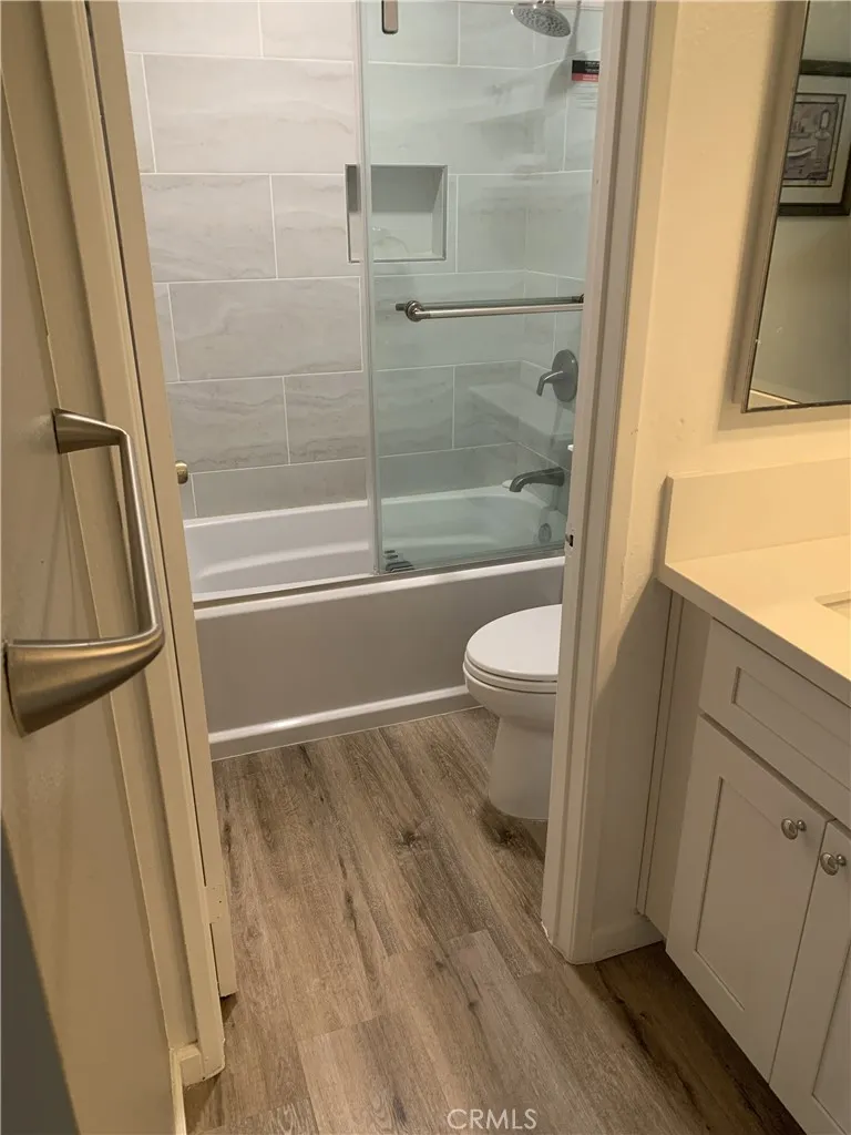 41 Fallingstar #28 Irvine, CA 92614