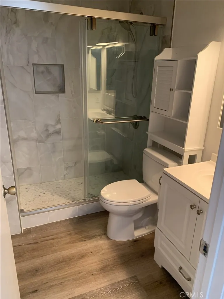 41 Fallingstar #28 Irvine, CA 92614