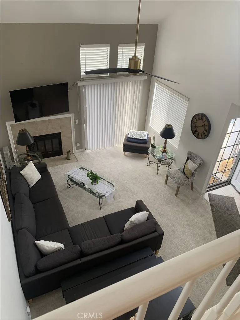 41 Fallingstar #28 Irvine, CA 92614