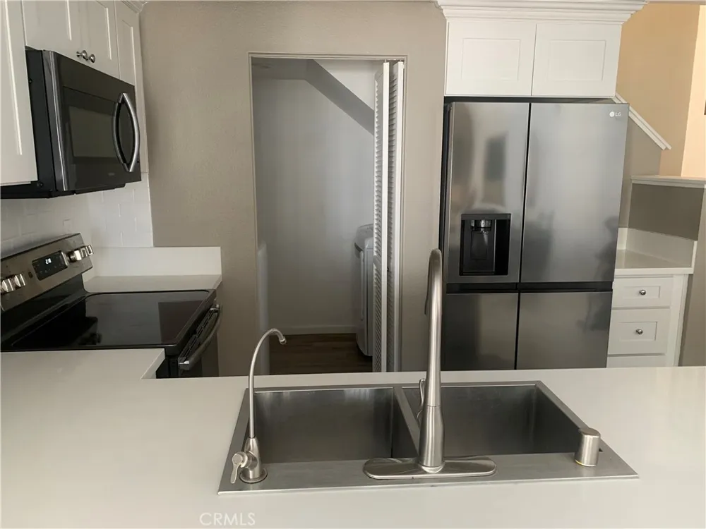 41 Fallingstar #28 Irvine, CA 92614