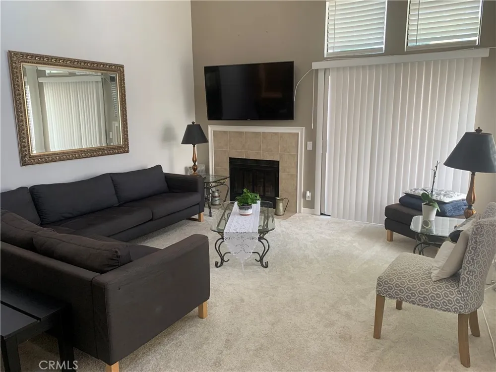41 Fallingstar #28 Irvine, CA 92614