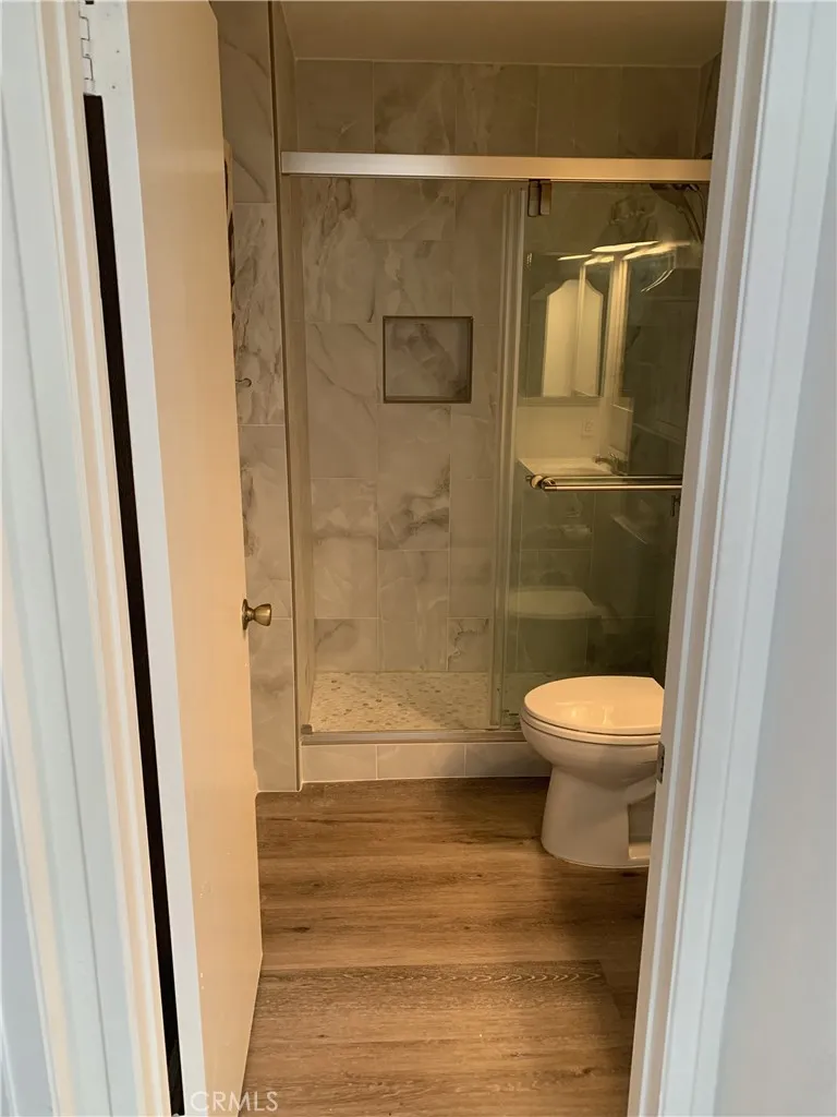 41 Fallingstar #28 Irvine, CA 92614