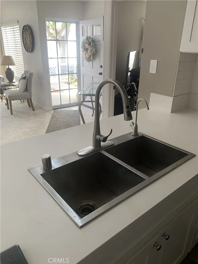 41 Fallingstar #28 Irvine, CA 92614