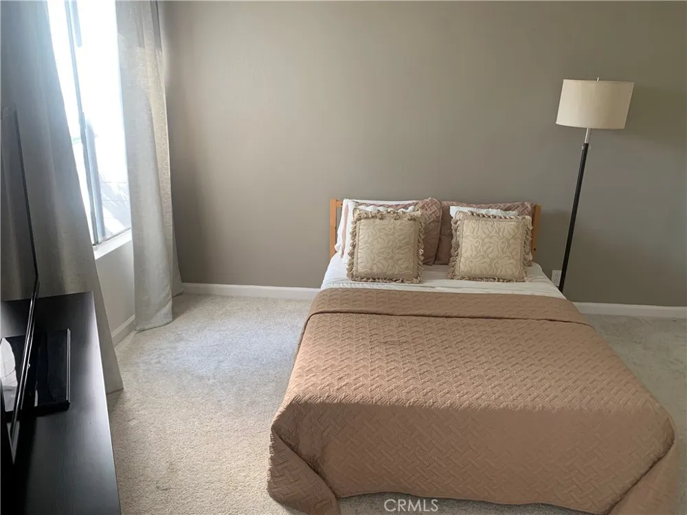 41 Fallingstar #28 Irvine, CA 92614