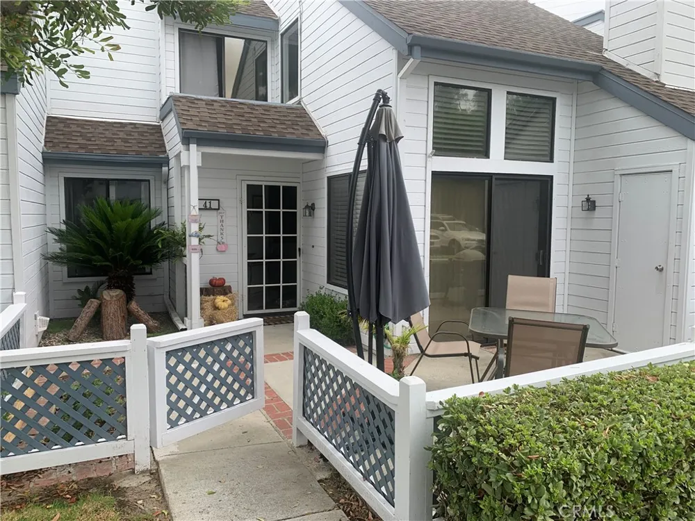 41 Fallingstar #28 Irvine, CA 92614