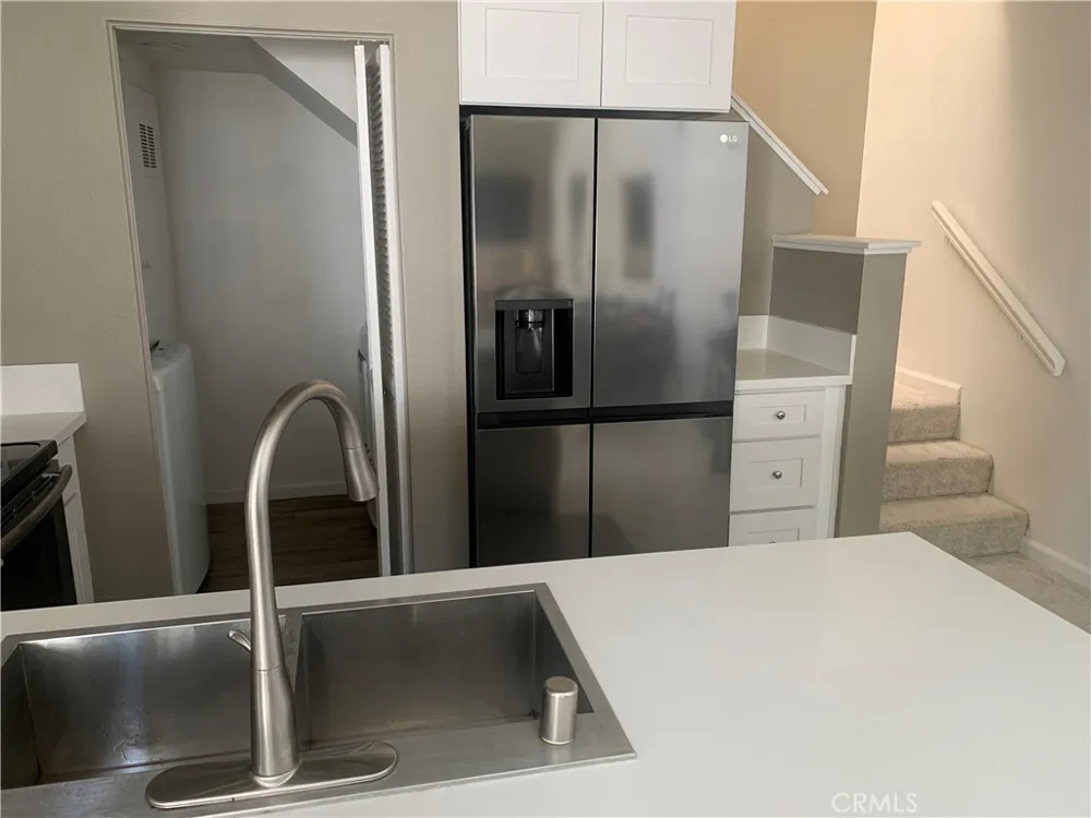 41 Fallingstar #28 Irvine, CA 92614