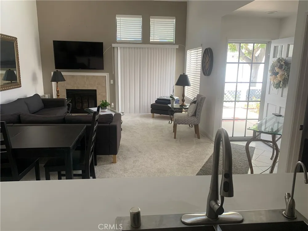 41 Fallingstar #28 Irvine, CA 92614