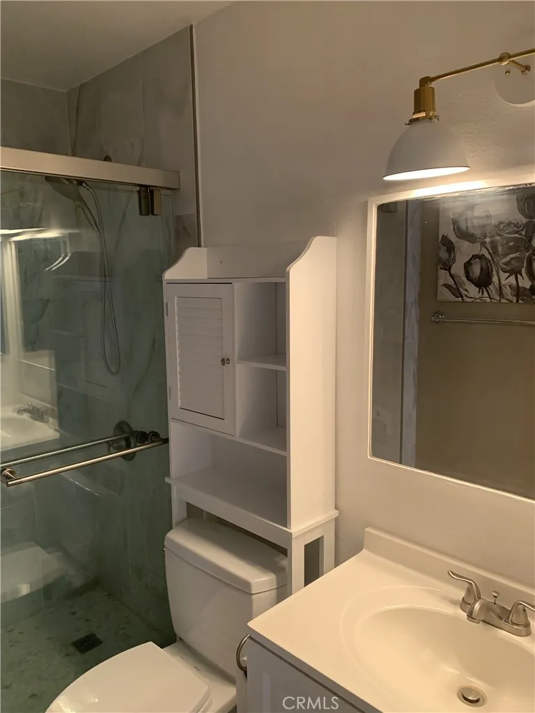 41 Fallingstar #28 Irvine, CA 92614