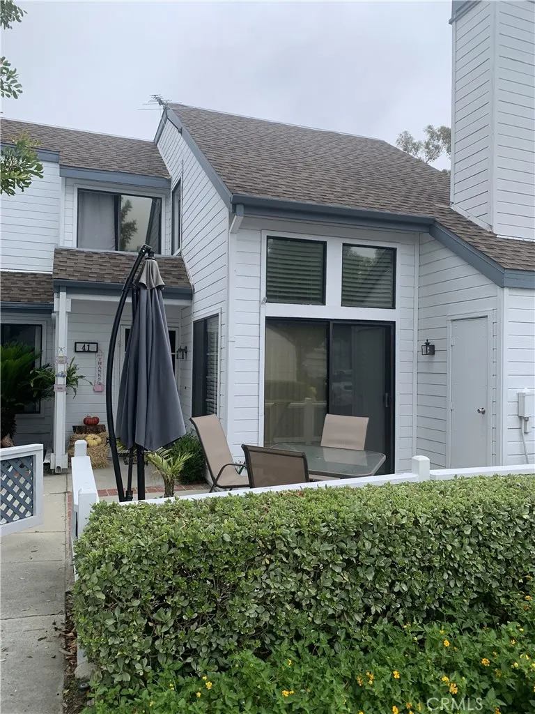 41 Fallingstar #28 Irvine, CA 92614