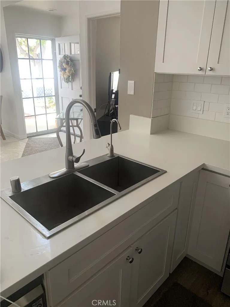 41 Fallingstar #28 Irvine, CA 92614