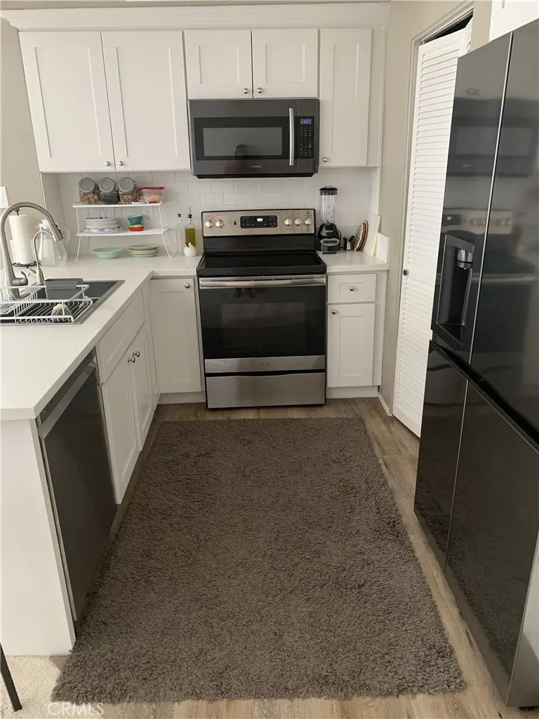 41 Fallingstar #28 Irvine, CA 92614